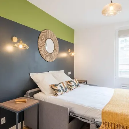 Cosy In The Heart Of Belleville 6p2bedroom Apartment